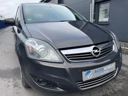 Grau Gebraucht 2012 Opel Zafira Van / Kleinbus | 4.490 € (Fairer Preis)