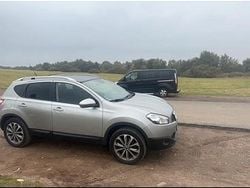 Silber Gebraucht 2010 Nissan Qashqai SUV | 7.849 € (Fairer Preis)