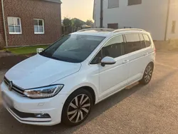 Weiß Gebraucht 2016 VW Touran Highline Van / Kleinbus | 17.000 € (Superpreis)