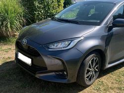 Grau Gebraucht 2022 Toyota Yaris Hybrid Kleinwagen | 16.600 € (Guter Preis)