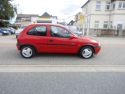 Rot Gebraucht 1997 Opel Corsa Limousine | 2.200 € (Etwas zu teuer)