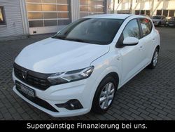 Weiß Gebraucht 2021 Dacia Sandero Comfort Kleinwagen | 10.990 € (Fairer Preis)