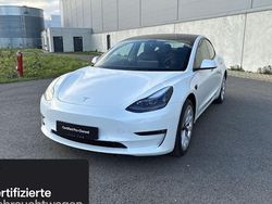 Weiß Gebraucht 2022 Tesla Model 3 Long Range RWD Limousine | 35.700 €