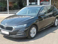 Schwarz Gebraucht 2023 Skoda Octavia Ambition Kombi | 12.990 € (Guter Preis)