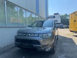 Grau Gebraucht 2012 Mitsubishi Outlander Instyle SUV | 8.700 € (Fairer Preis)