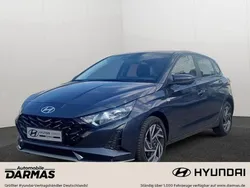 Grau Gebraucht 2024 Hyundai i20 Trend Limousine | 18.990 € (Fairer Preis)