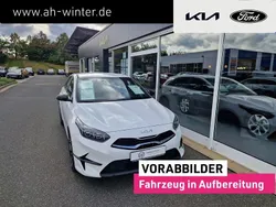 Weiß Neu 2025 Kia Ceed Limousine | 25.990 € (Fairer Preis)