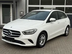 Weiß Gebraucht 2019 Mercedes B180 Style Van / Kleinbus | 12.500 € (Guter Preis)