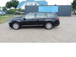 Deepblackperleffektmet c9x (schwarz)schwarz Gebraucht 2023 VW Passat Business Kombi | 26.490 € (Superpreis)