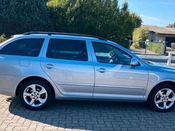 Blau Gebraucht 2011 Skoda Octavia Family Kombi | 4.650 € (Teuer)