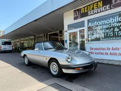Grau Gebraucht 1985 Alfa Romeo Spider Cabrio | 18.990 €