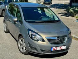 Braun Gebraucht 2011 Opel Meriva Innovation Van / Kleinbus | 2.990 € (Fairer Preis)