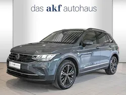 Delfingrau metallic Gebraucht 2022 VW Tiguan Life SUV | 24.950 € (Guter Preis)