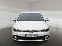 Weiß Gebraucht 2024 VW Golf VIII Life Kleinwagen | 30.900 € (Etwas zu teuer)