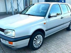 Silber Gebraucht 1994 VW Golf III Limousine | 2.300 €
