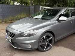 Silber Gebraucht 2015 Volvo V40 R-Design Kombi | 13.400 € (Etwas zu teuer)