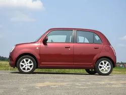 Rot Gebraucht 2007 Daihatsu Trevis Kleinwagen | 4.499 € (Fairer Preis)