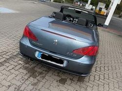 Grau Gebraucht 2004 Peugeot 307 CC Cabrio | 2.600 € (Teuer)