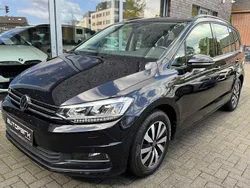 Deep black (metallic) Gebraucht 2023 VW Touran Comfortline Van / Kleinbus | 28.900 € (Fairer Preis)