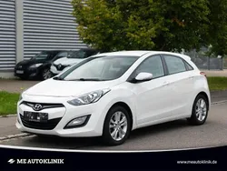 Creamy white / sol Gebraucht 2014 Hyundai i30 Edition Limousine | 7.499 € (Fairer Preis)