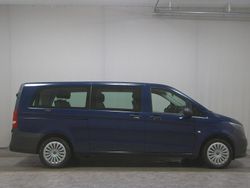 Blau Gebraucht 2023 Mercedes Vito Van / Kleinbus | 30.980 € (Guter Preis)