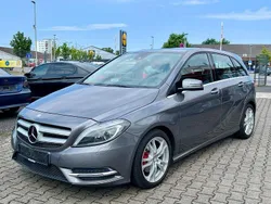 Grau Gebraucht 2013 Mercedes B200 Van / Kleinbus | 10.900 € (Fairer Preis)