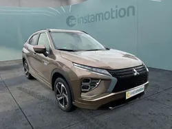 Gold Gebraucht 2022 Mitsubishi Eclipse Cross Plus SUV | 29.600 € (Teuer)