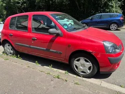 Rot Gebraucht 2002 Renault Clio II Kleinwagen | 1.200 € (Fairer Preis)