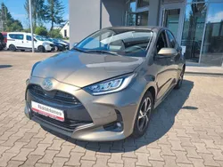 Braun Gebraucht 2024 Toyota Yaris Style Limousine | 20.899 € (Fairer Preis)