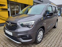 Vulkan grau metallic Gebraucht 2024 Opel Combo-e Life Ultimate Van / Kleinbus | 26.980 € (Fairer Preis)