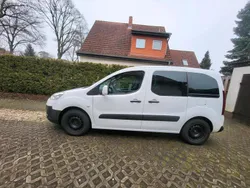 Weiß Gebraucht 2015 Peugeot Partner Tepee Van / Kleinbus | 8.500 €