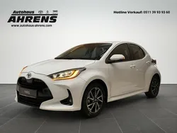 Schneeweiß Gebraucht 2024 Toyota Yaris Team Kleinwagen | 18.990 € (Etwas zu teuer)