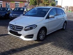 Weiß Gebraucht 2015 Mercedes B180 Edition 1 Van / Kleinbus | 11.950 € (Guter Preis)
