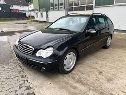 Blau Gebraucht 2006 Mercedes C220 Avantgarde Kombi | 2.699 € (Etwas zu teuer)