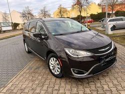 Violet Gebraucht 2017 Chrysler Pacifica Van / Kleinbus | 19.600 € (Teuer)