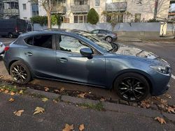 Blau Gebraucht 2016 Mazda 3 Limousine | 11.900 € (Fairer Preis)