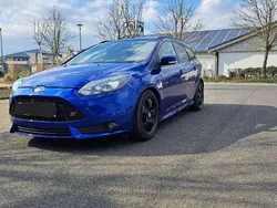 Blau Gebraucht 2013 Ford Focus ST Kombi | 7.800 € (Fairer Preis)