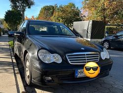 Schwarz Gebraucht 2006 Mercedes 220 Limousine | 3.300 €