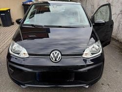 Schwarz Gebraucht 2016 VW up! CLUB Kleinwagen | 3.000 € (Guter Preis)