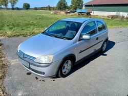 Grau Gebraucht 2003 Opel Corsa Kleinwagen | 1.500 € (Teuer)