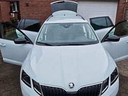 Weiß Gebraucht 2018 Skoda Octavia Clever Kombi | 11.400 € (Guter Preis)