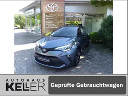 Sodalithblau metallic / dach schwarz Gebraucht 2021 Toyota C-HR Team SUV | 24.490 € (Fairer Preis)