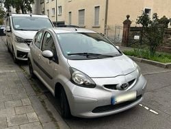 Silber Gebraucht 2006 Toyota Aygo Kleinwagen | 1.700 € (Fairer Preis)