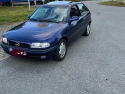 Blau Gebraucht 1995 Opel Astra Sport Limousine | 1.800 €