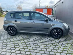 Grau Gebraucht 2004 Toyota Corolla Verso Van / Kleinbus | 3.600 €