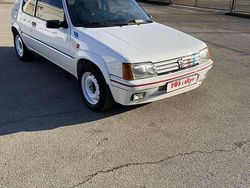 Weiß Gebraucht 1988 Peugeot 205 Limousine | 12.500 €