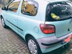 Grün Gebraucht 2000 Toyota Yaris Eco Limousine | 1.100 € (Fairer Preis)