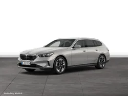 Grau Gebraucht 2024 BMW 520 Kombi | 58.508 € (Fairer Preis)