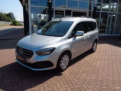 Helvinsilber metallic Gebraucht 2023 Mercedes T180 Van / Kleinbus | 27.890 € (Fairer Preis)