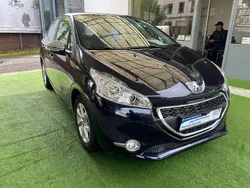 Schwarzlackierung Gebraucht 2014 Peugeot 208 Style Kleinwagen | 7.499 € (Etwas zu teuer)